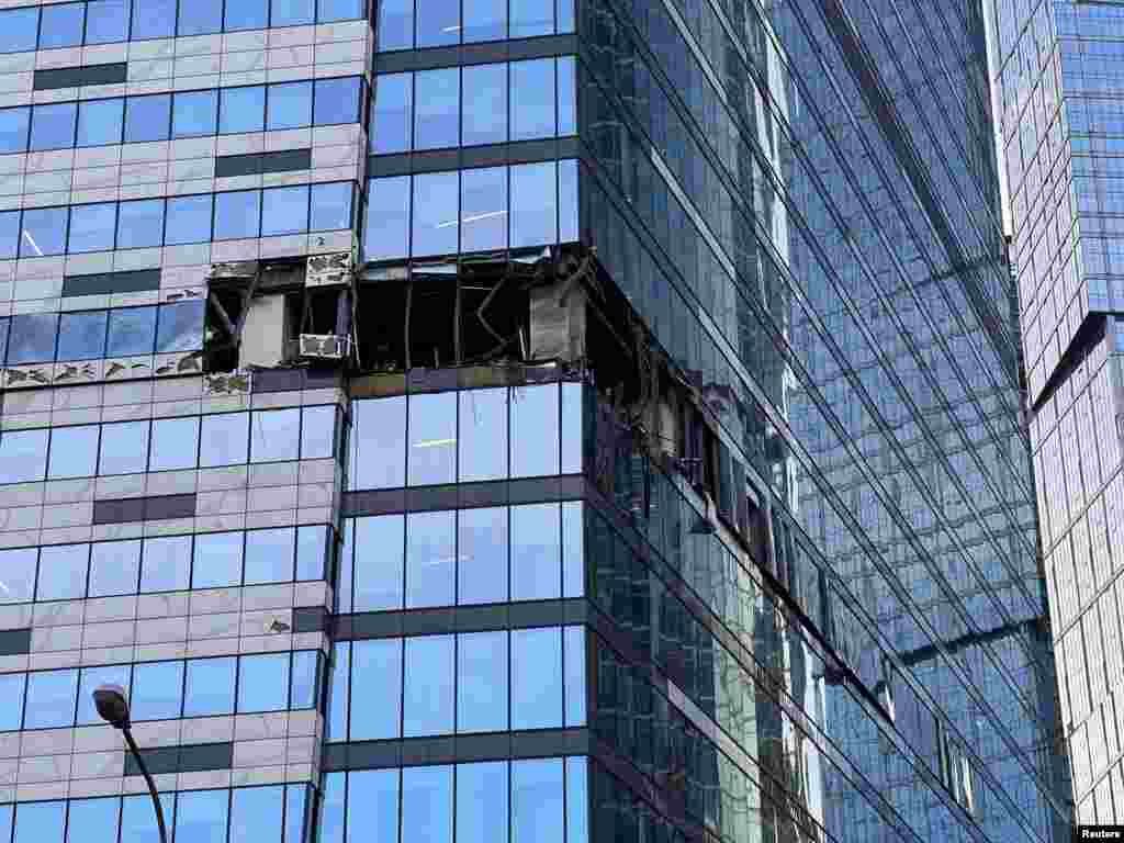 Что именно было реальной целью беспилотников, попавших в здания в "Москва-сити", не уточняется