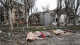Тела погибших в Мариуполе, оккупированном российской армией. Фотография сделана 17 апреля 2022 года