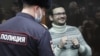 "Поздравили" с Новым годом!" Адвокат Яшина рассказывает, как его отправили в Удмуртию из Москвы накануне свидания с матерью и до апелляции