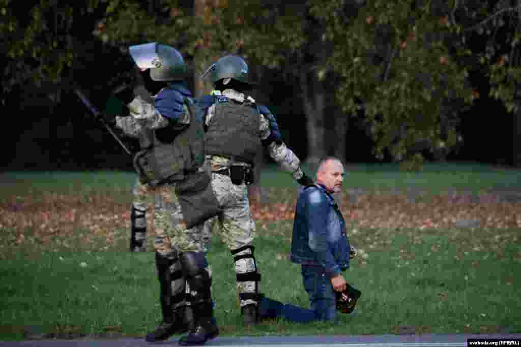 По данным правозащитного центра "Весна", на митингах в Беларуси 23 сентября силовики задержали 260 человек в Минске, Могилеве, Гродно, Гомеле, Бресте, Боровлянах, Смиловичах, Столине, Борисове, Барановичах, Поставах и Молодечно