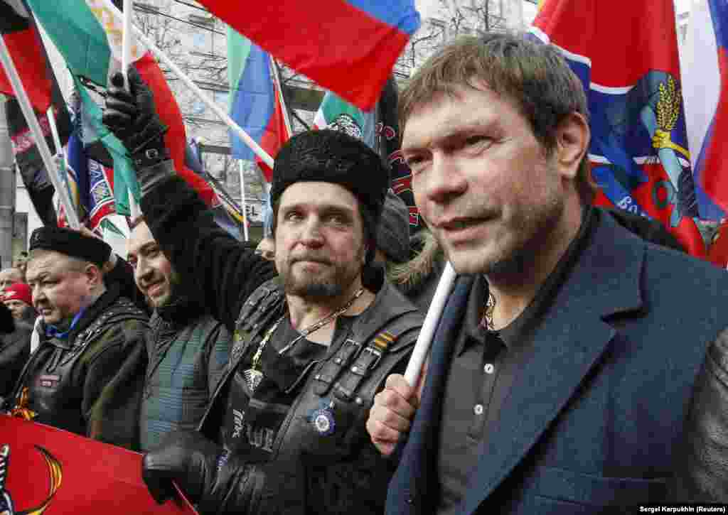 Глава парламента так называемой "Новороссии" Олег Царев и глава "АнтиМайдана" (основатель байкерского клуба "Ночные волки") Александр Залдостанов ("Хирург")