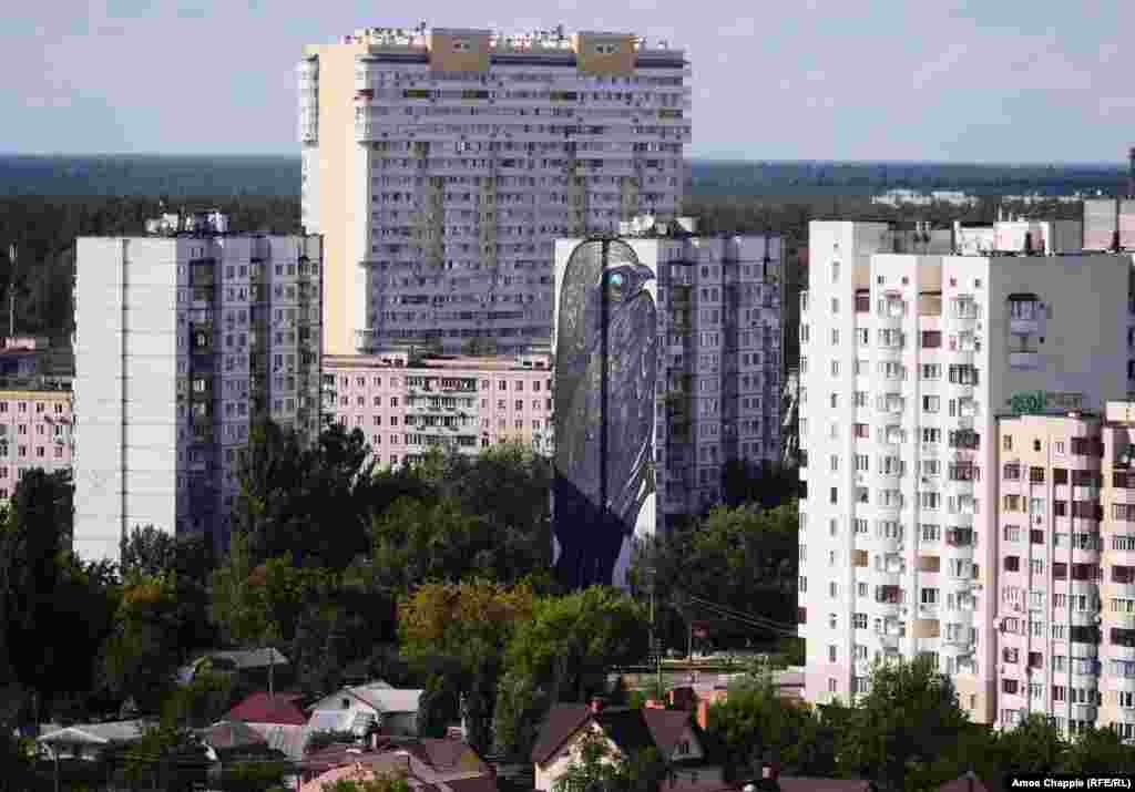 "Переход" Алекса Максиова. Молодой украинец использовал окло 90 литров краски для этой работы