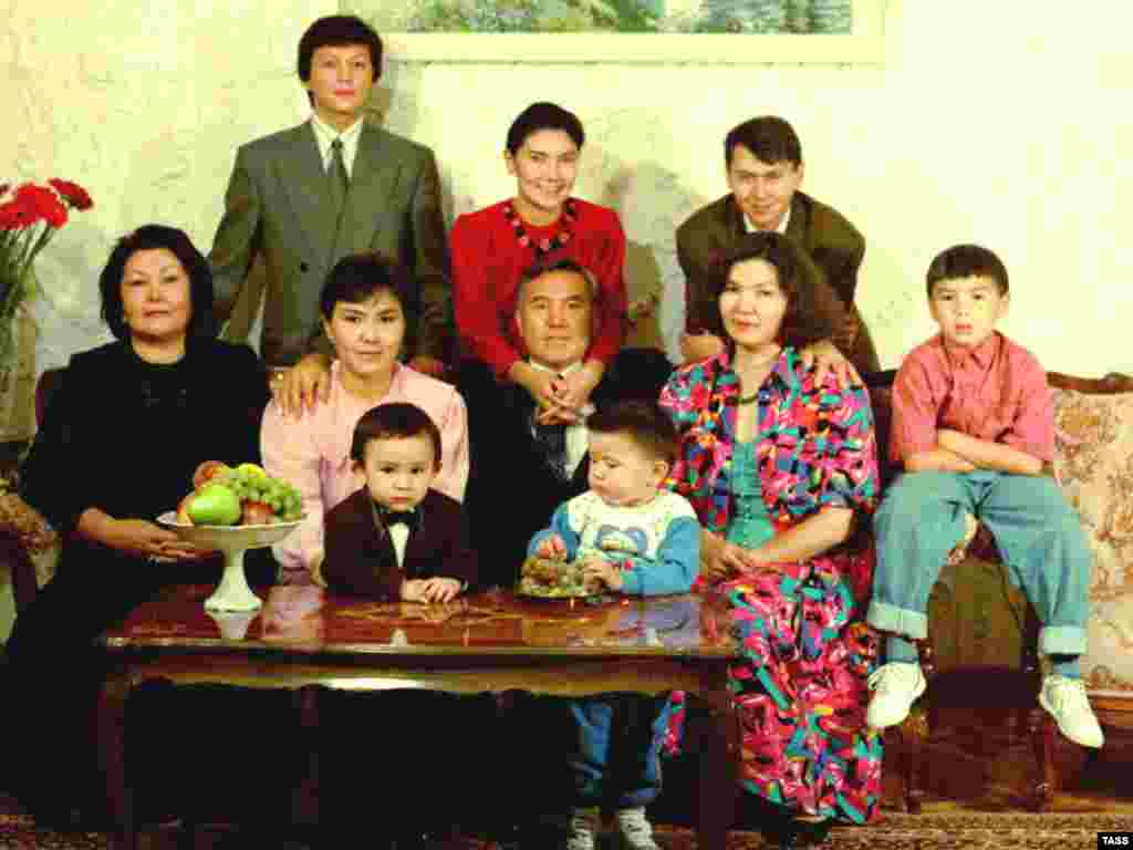 Рахат Алиев женился на Дариге Назарбаевой в 1983 году, став старшим зятем Нурсултана Назарбаева, который в то время был секретарем Центрального комитета Коммунистической партии Казахской ССР. 