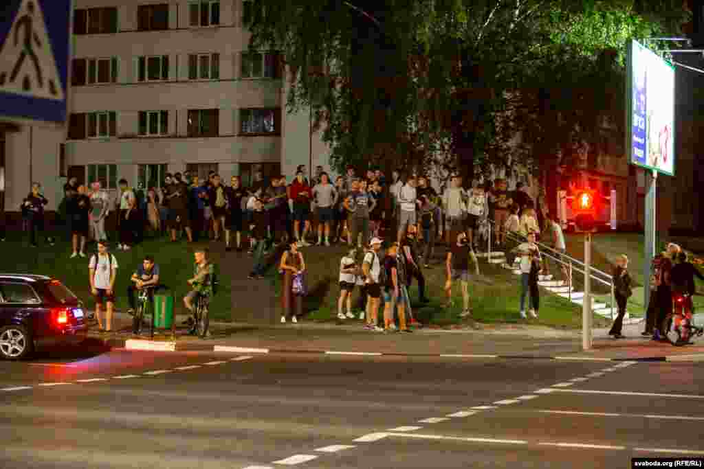 Силовики задерживали собравшихся в Витебске и Могилеве. В Гродно протестующих вытеснили с центральной Советской площади, сотни протестующих переместились в другое место. В Бресте вышли около ста человек