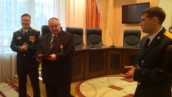 Serhiy Khodko (second left) receives a medal in December 2014 "for the return" of Crimea to Russian control.