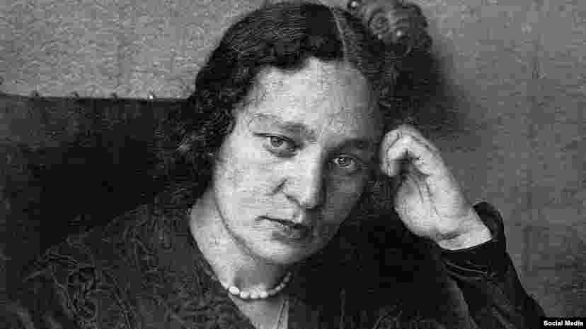Мария Юдина, любимая пианистка Сталина — Ольга Куриленко. Юдина, несмотря на то, что Сталин ей восхищался, никогда не пыталась использовать это в своих интересах и была бескомпромиссным критиком режима. Известно, что когда ей дали Сталинскую премию, она полностью пожертвовала её Православной Церкви. Уроженка украинского Бердянска Куриленко больше всего известна по роли "девушки Бонда" в одном из фильмов про агента 007