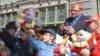 Милонов создает детскую организацию с "георгиевскими" галстуками 