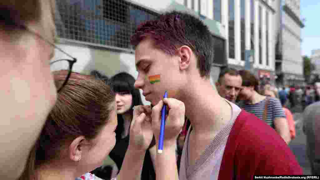 У противников марша полиция изъяла балаклавы, пиротехнические средства и медицинские маски