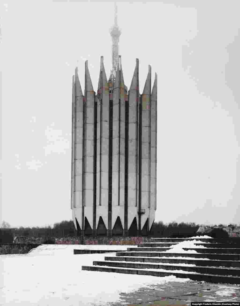 Институт робототехники и технической кибернетики в Петербурге. Архитекторы: С.Савин и Б.Артюшин. 1987 год