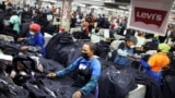 Фабрика по производству джинсов Levi's в Масеру, столице Лесото