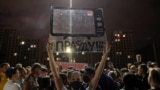Участники протестов в Минске возле здания государственной телекомпании в 2020 году. Фото: Reuters
