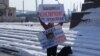 Во Владивостоке на пикетах в память об убийстве Немцова задержали несколько человек