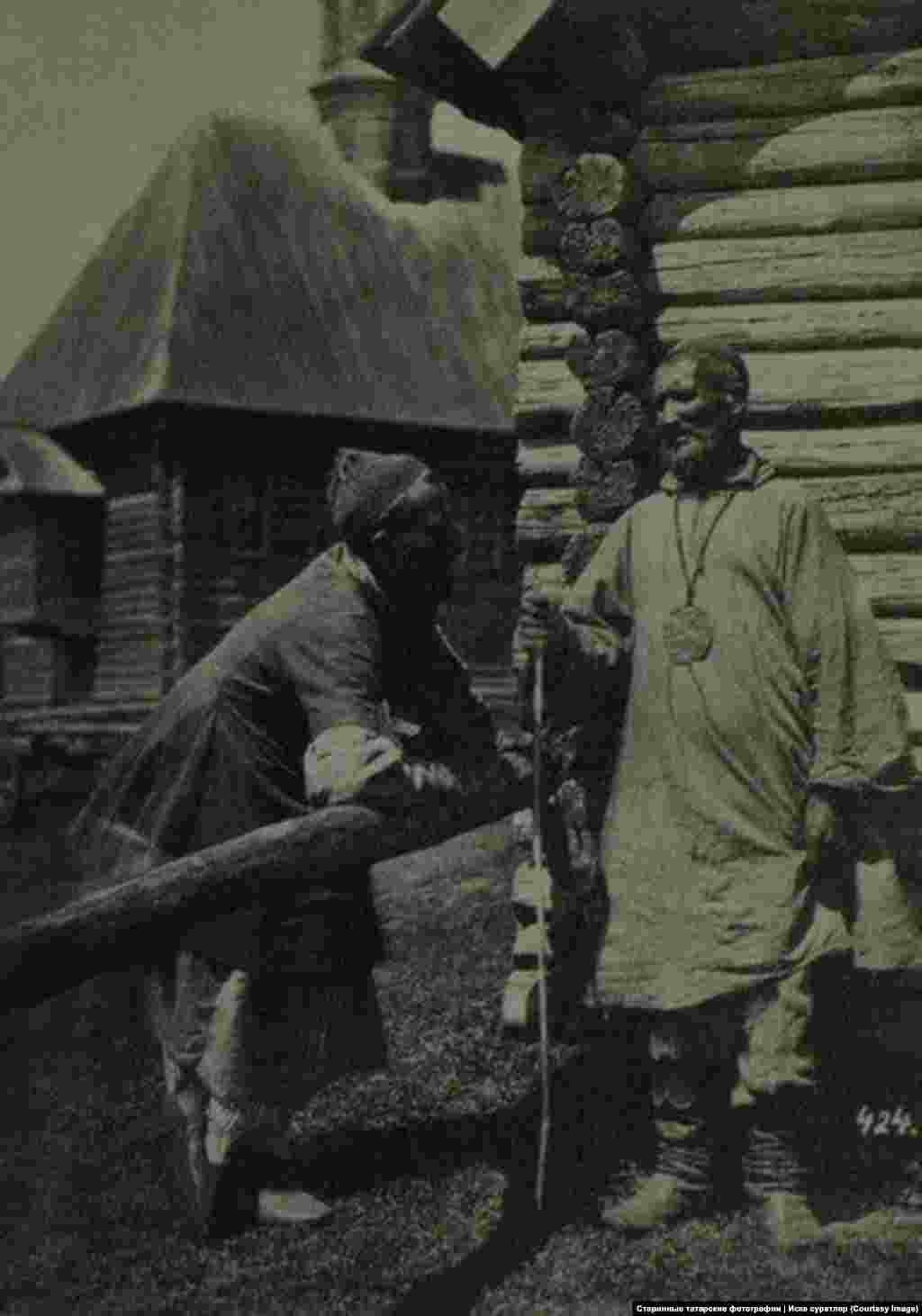 Эта одна из самых старых фотографий в коллекции Наиля – татары Симбирской губернии в 1870 году