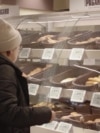 Жители Эстонии пытаются экономить на продуктах
в условиях роста цен. Что они делают? 