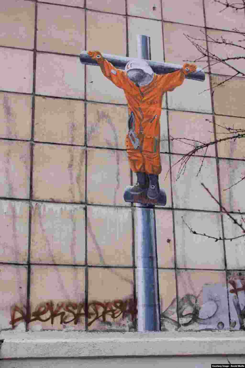 В 2015 году День космонавтики совпал с празднованием Пасхи. Пермский художник Александр Жунев посчитал это совпадение символичным и изобразил Гагарина распятым на кресте. Он объяснил свой поступок тем, что наука и религия долгое время противостояли друг другу, но сейчас наука начала уступать свои позиции в первенстве за влияние на умы населения